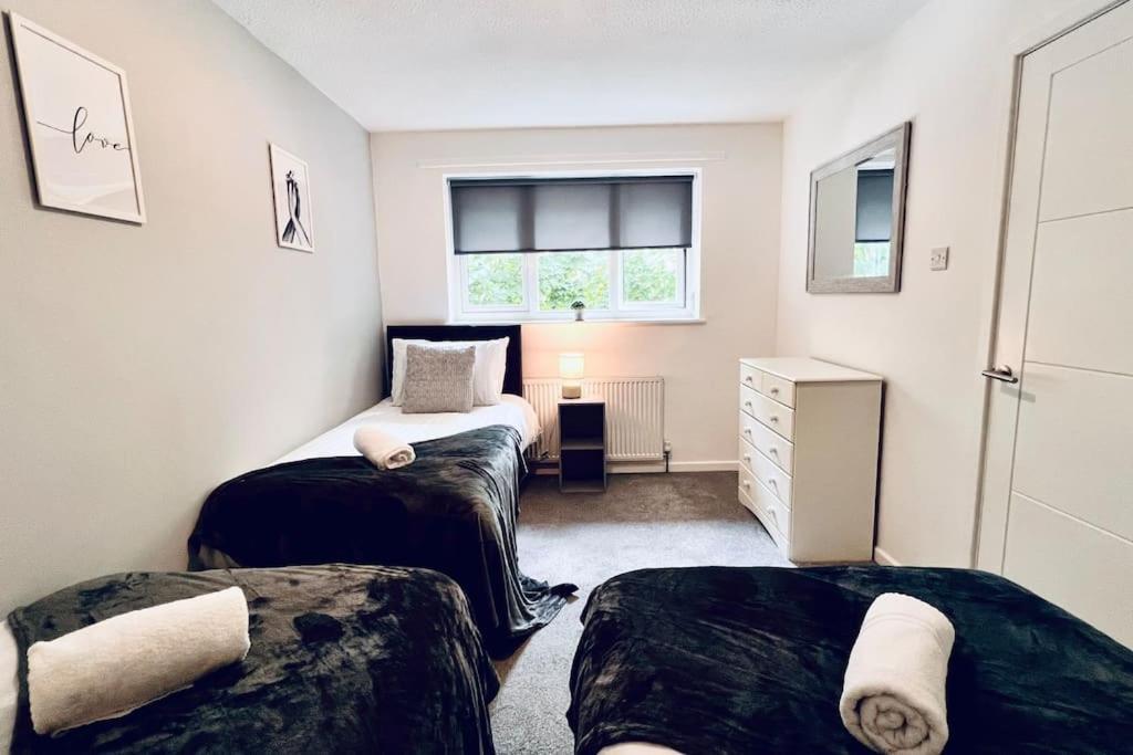 Urban Bliss Stylish Townhouse With Free Parking For A Convenient City Stay Liverpool Eksteriør billede