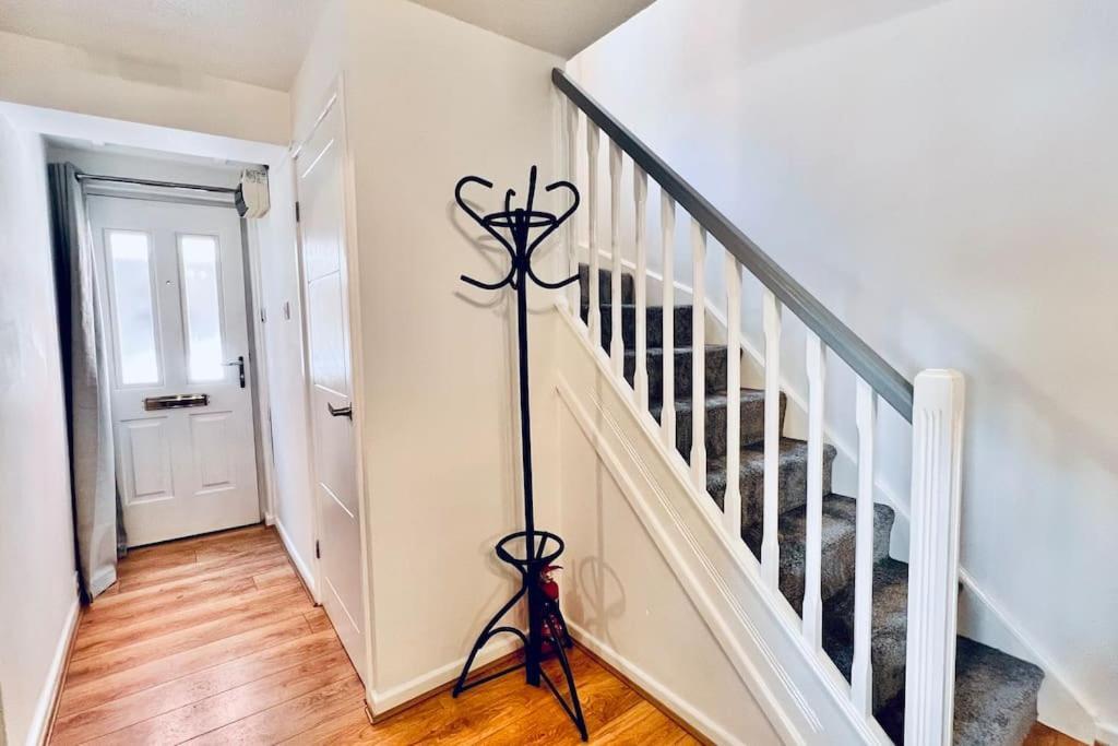 Urban Bliss Stylish Townhouse With Free Parking For A Convenient City Stay Liverpool Eksteriør billede